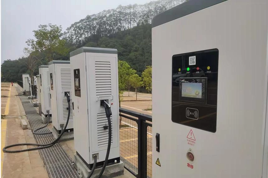 60/80 Integrated DC Electric Vehicle Car Charging Station CCS2 Chademo GB/T Double Guns CCS Combo Plug CE UL Certificte Factory Manufacturing EV Charger
